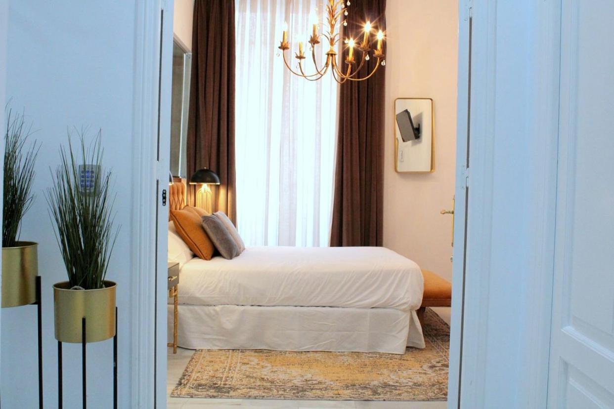 Hostal Roomsole Севілья Екстер'єр фото